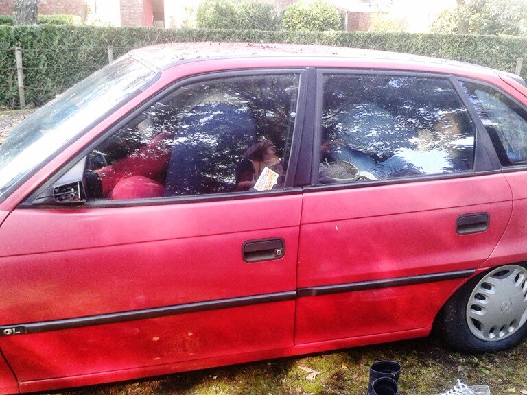 web groepsfoto in auto 2