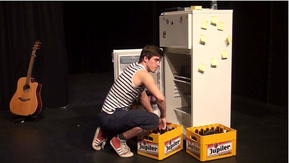 zoon_vult_ijskast_aan